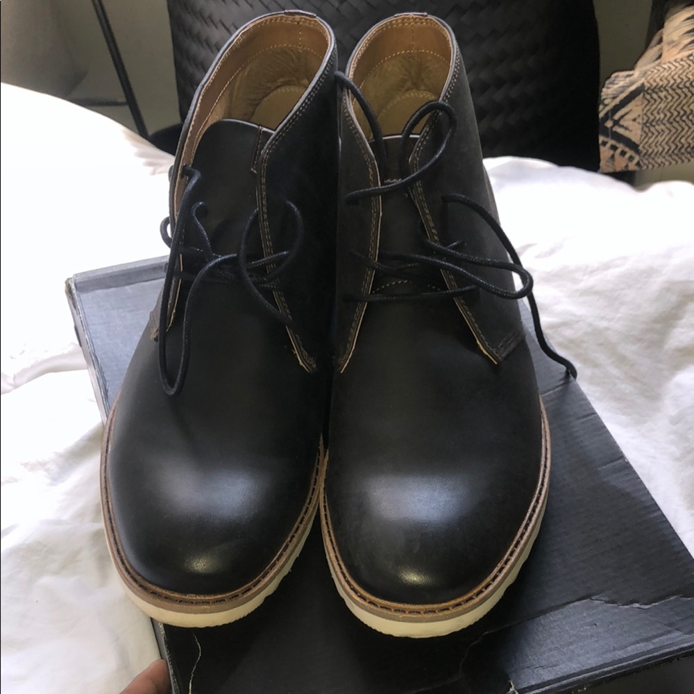 Aldo Men's Navy Leather Chukka Boots with White Sole